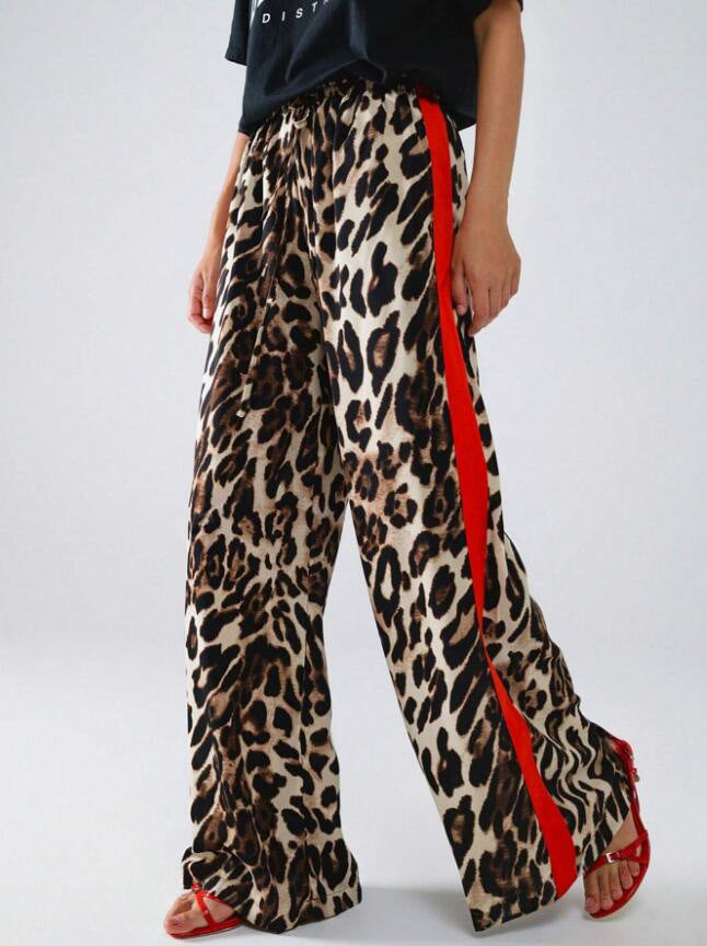 Leisure pants for women with animal print and contrasting stripes on the sides Lune London
