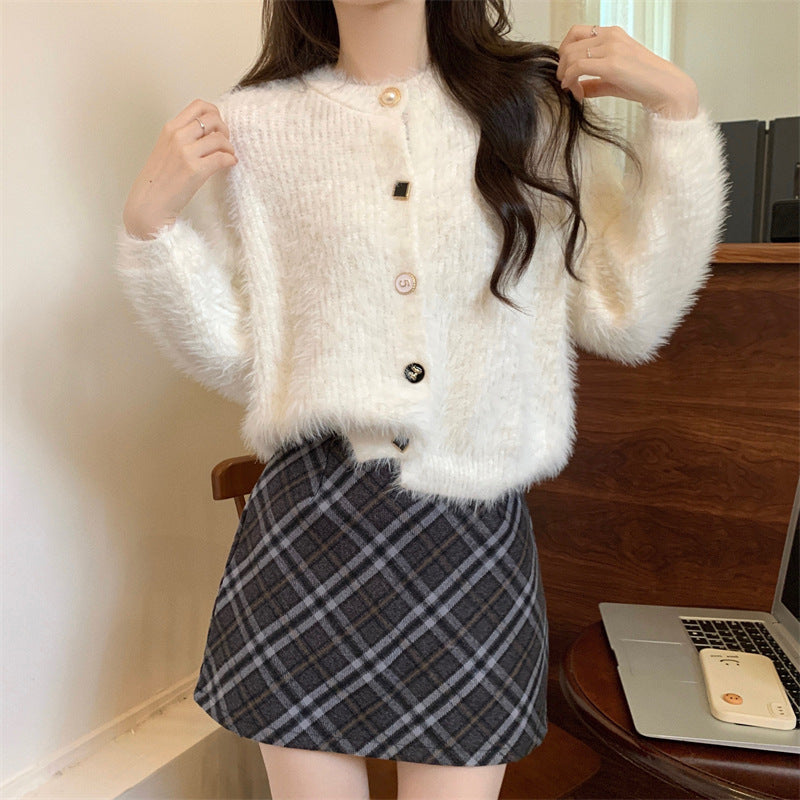 Cardigan féminin confortable avec un design boutonnière et une allure élégante Chic & Stil