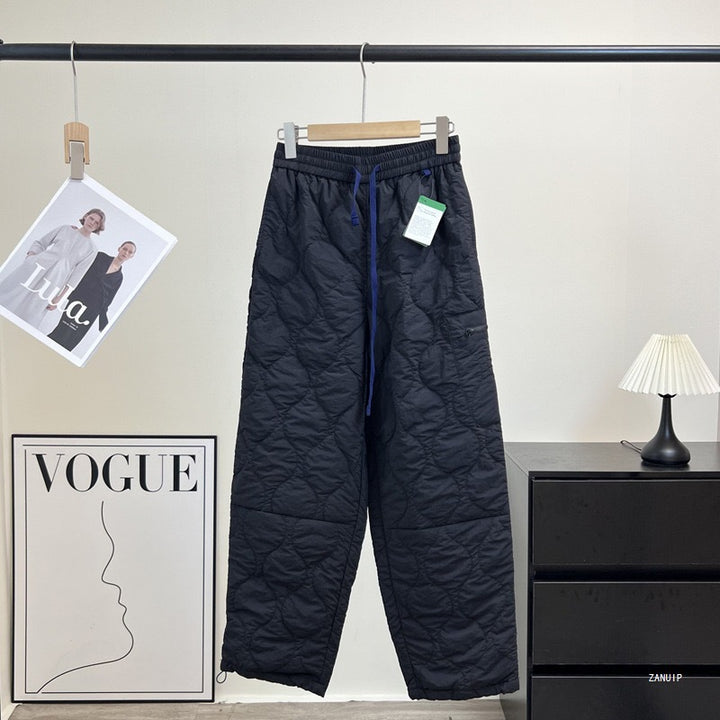 Pantalons de loisirs matelassés pour femmes avec taille élastique et poches latérales pratiques Chic & Stil