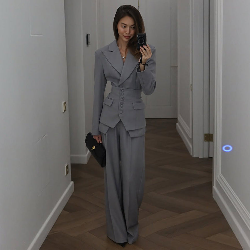Ladies elegant fitted suit Lune London