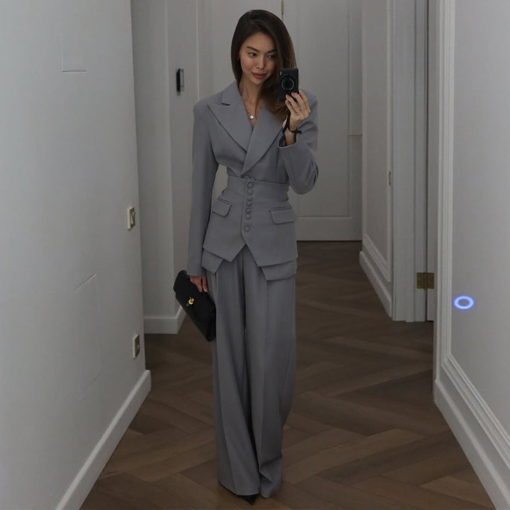 Ladies elegant fitted suit Lune London