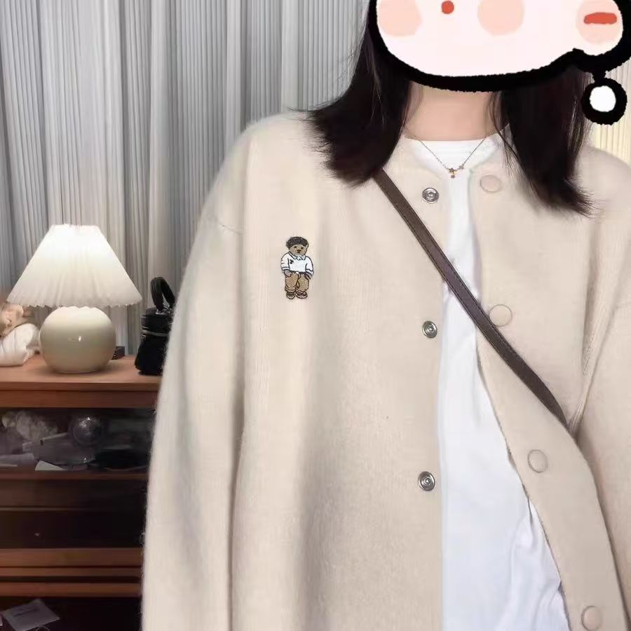 Cardigan confortable pour femmes avec fermeture à boutons et broderie d'ours Chic & Stil