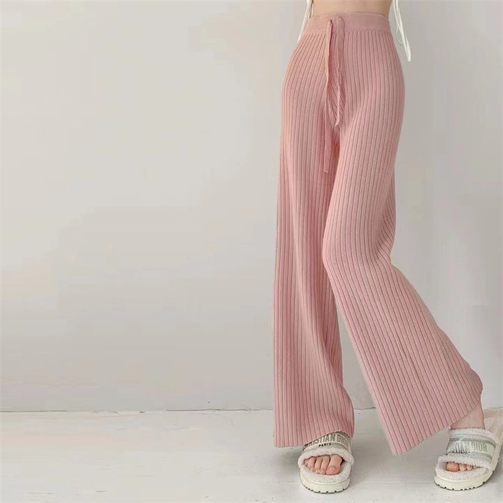 Pull enveloppant pour femmes avec un élégant design côtelé et un col en V Chic & Stil