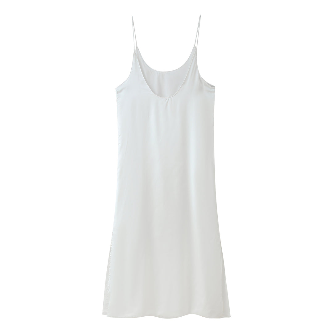 Spaghetti strap dress for ladies with an elegant cut and a fluid material Lune London