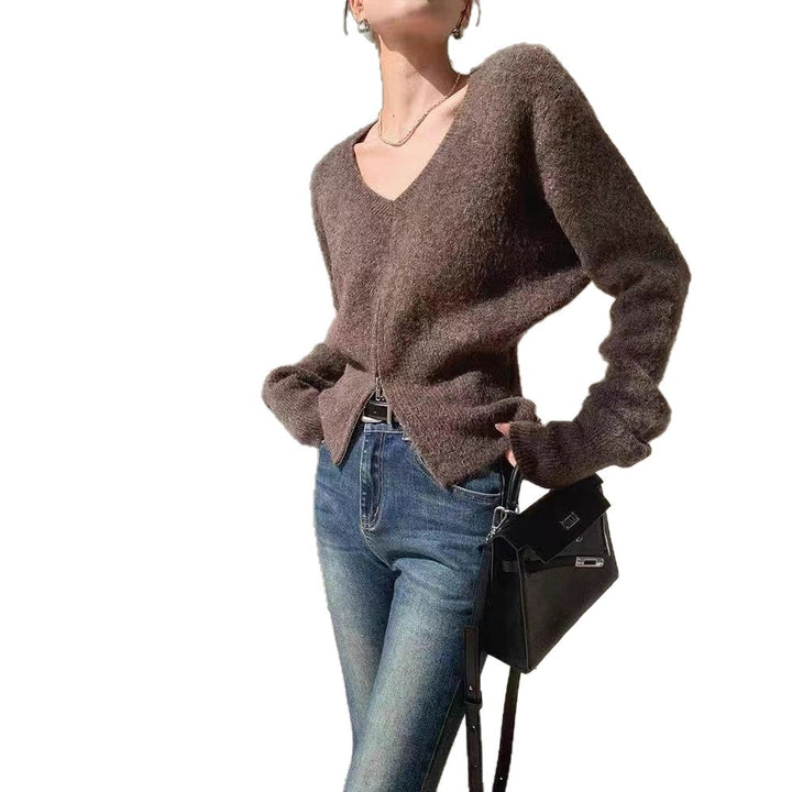 Cardigan féminin à la mode avec un décolleté en V profond et fermeture éclair Chic & Stil