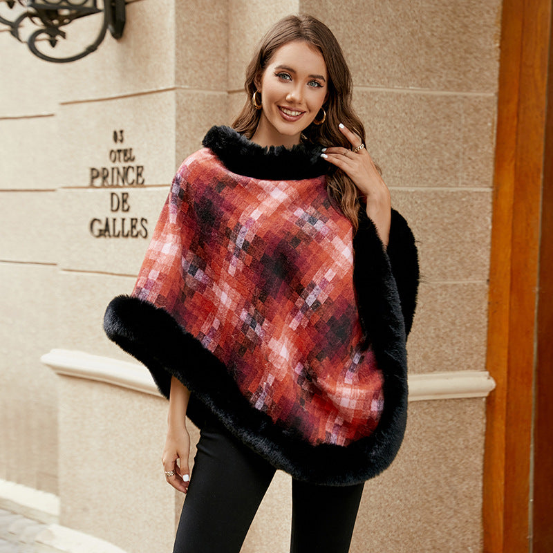 Ladies fashion poncho with luxurious faux fur collar Lune London