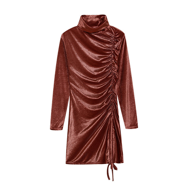 Robe de fête pour dames avec col haut et plis drapés