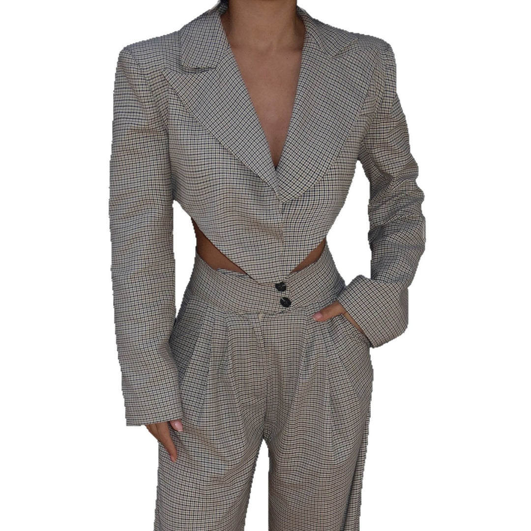 Cropped jacket for women with modern cut and fitted design Lune London