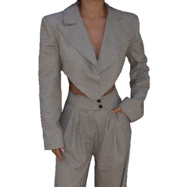 Cropped jacket for women with modern cut and fitted design Lune London