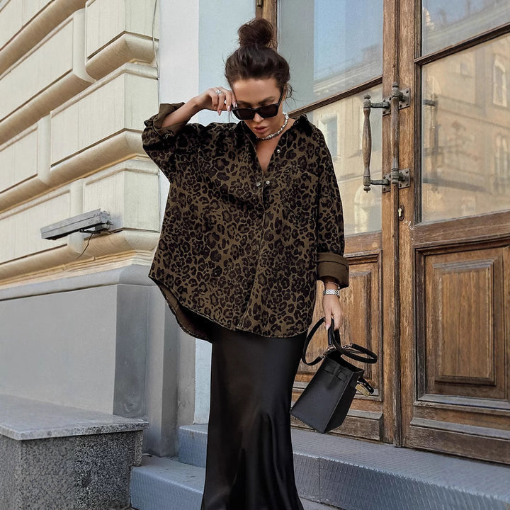 Lightweight shirt for women with leopard print and relaxed fit Lune London