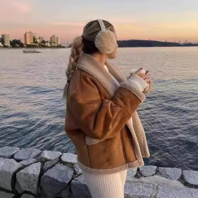 Ladies oversized cozy jacket with sheepskin collar and large pockets Lune London
