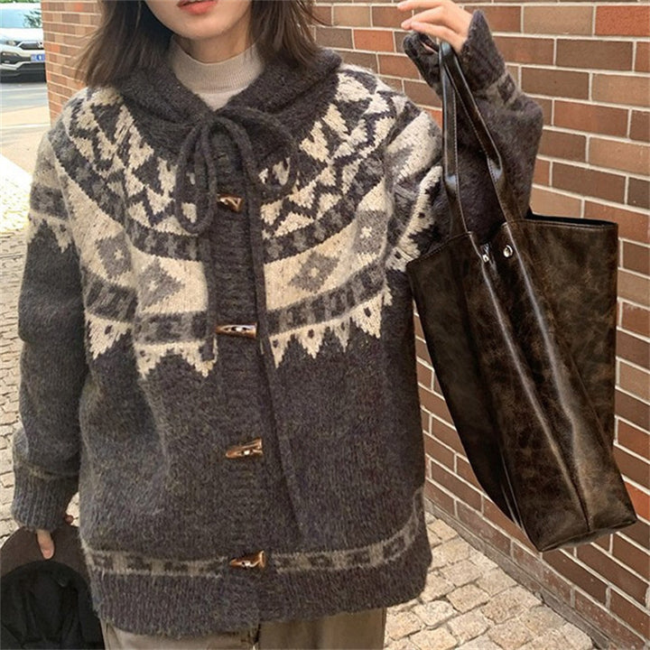 Cardigan en tricot confortable pour femmes avec capuche et motifs traditionnels Chic & Stil