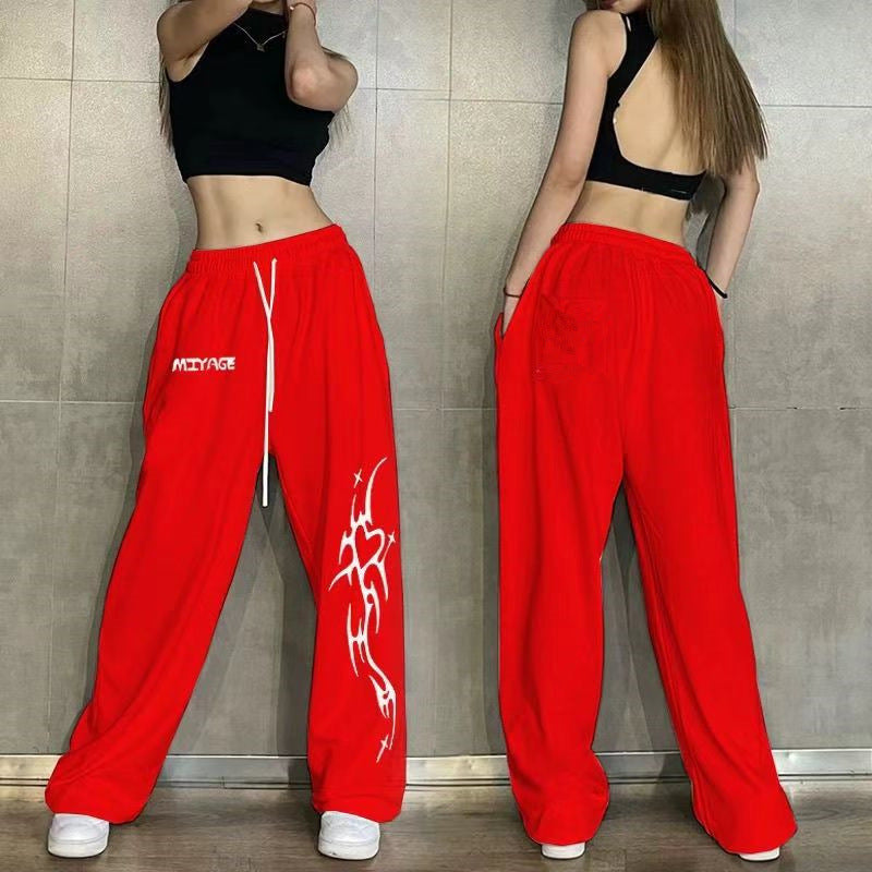 Women's casual leisure pants with a wide cut and striking graphic design Chic & Stil