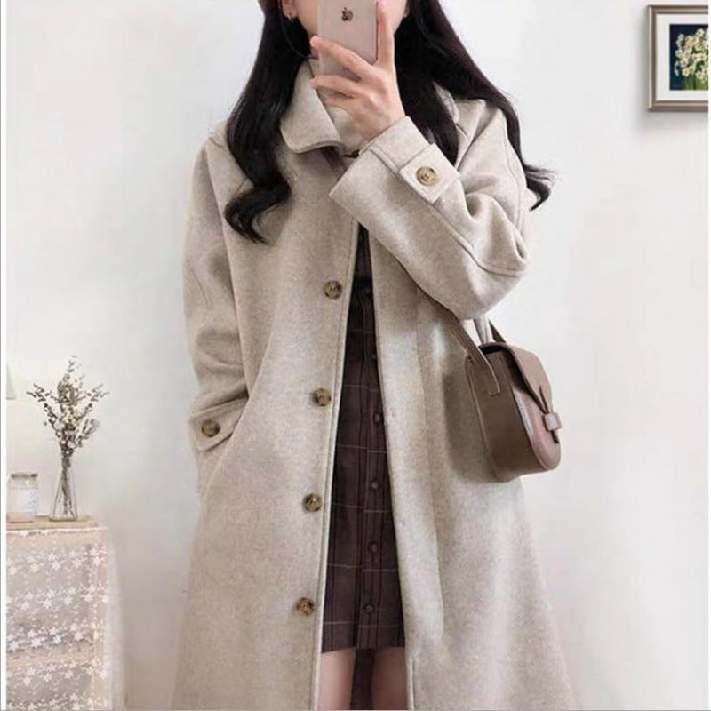 Manteau féminin élégant à coupe décontractée avec patte de boutonnage Chic & Stil