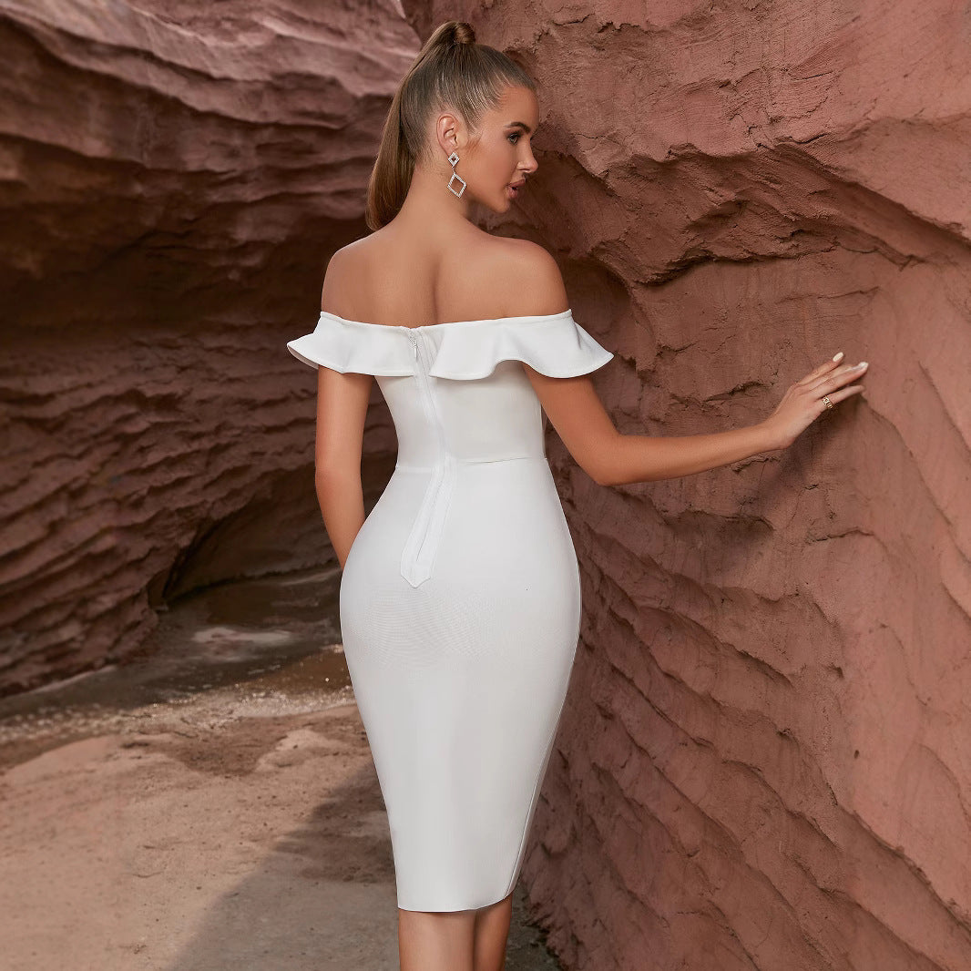 Robe fourreau pour femmes avec des manches volantes et un décolleté structuré Chic & Stil