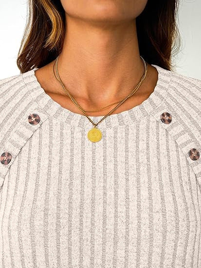 Top en tricot pour femmes avec boutons décoratifs Chic & Stil