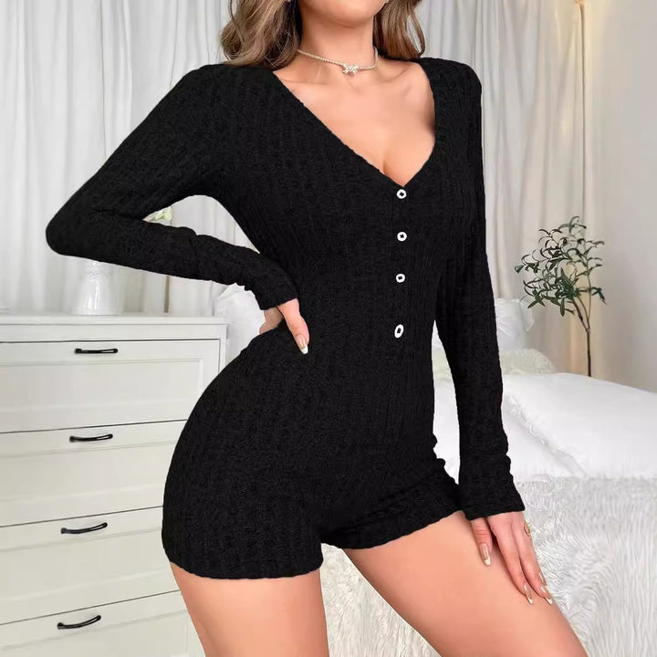 Combinaison tricotée pour femmes avec décolleté en V profond et détails de boutons Chic & Stil