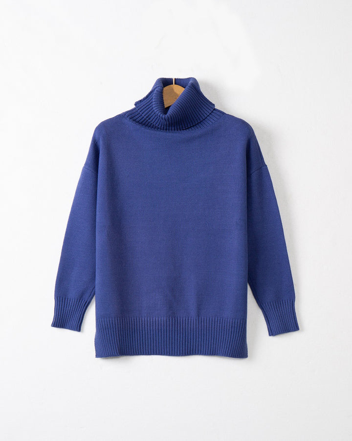 Casual sweater for women with a high collar and loose fit Lune London