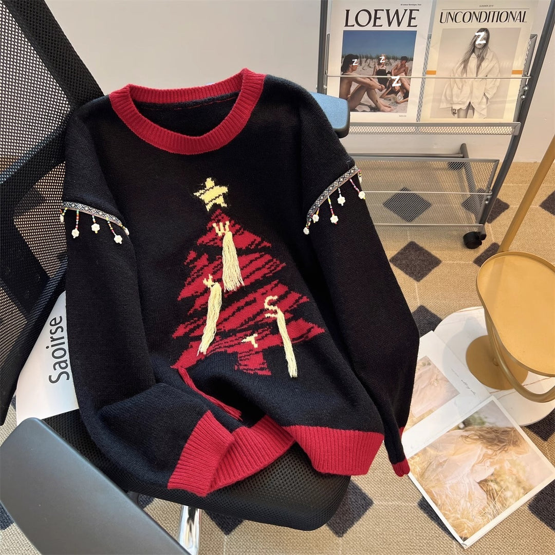 Elegant knitted sweater for women with Christmas tree pattern and playful accents Lune London
