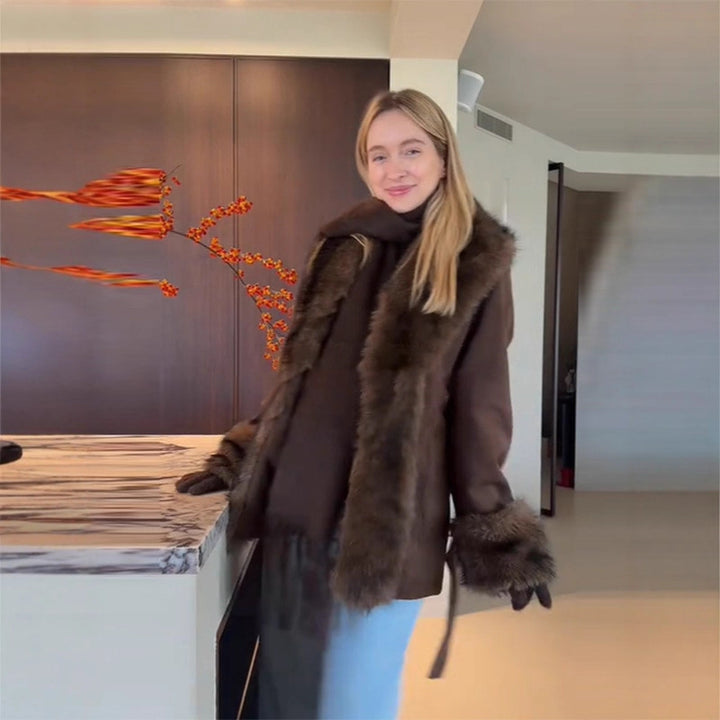 Manteau en fausse fourrure luxueux pour femmes avec ceinture à la taille Chic & Stil