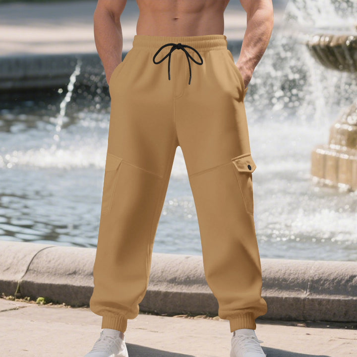 Comfortable cargo jogging pants for men with elastic waistband and practical side pockets Lune London