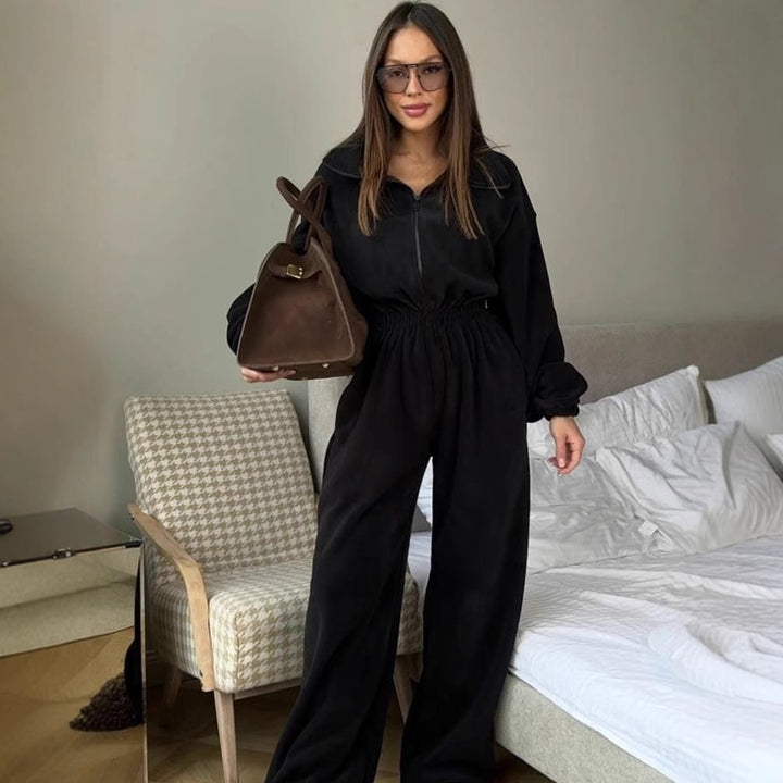 Women’s stylish fleece tracksuit with half zipper and elastic waistband Chic & Stil