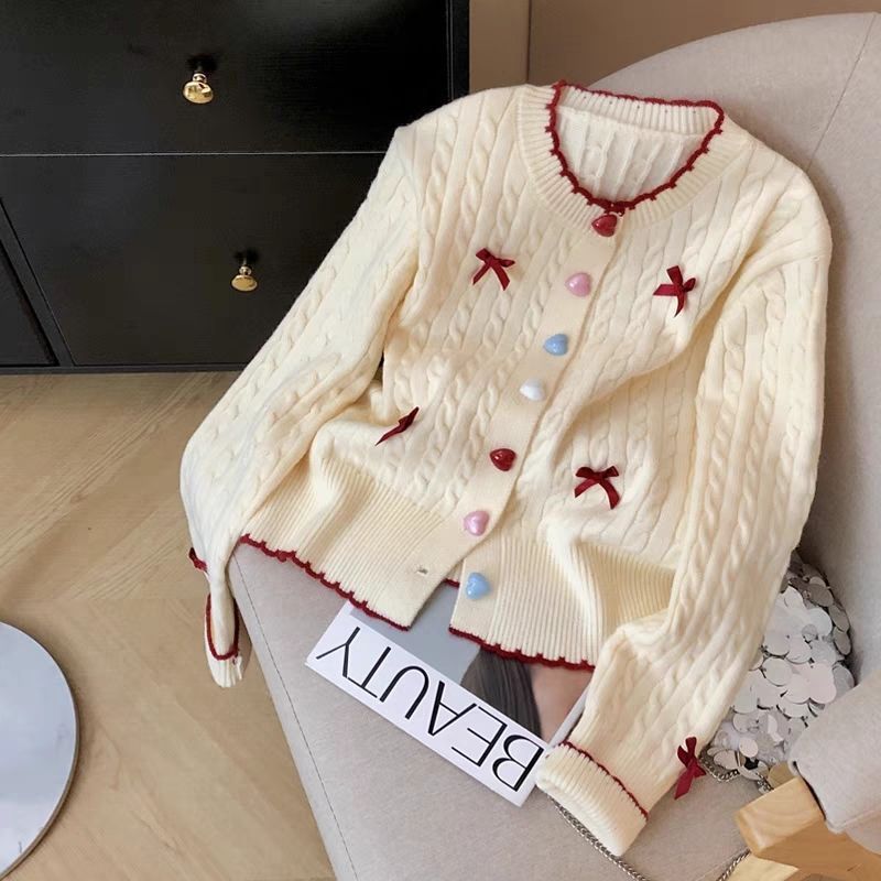 Cardigan pour femmes avec motif en câble et embellissements ludiques Chic & Stil