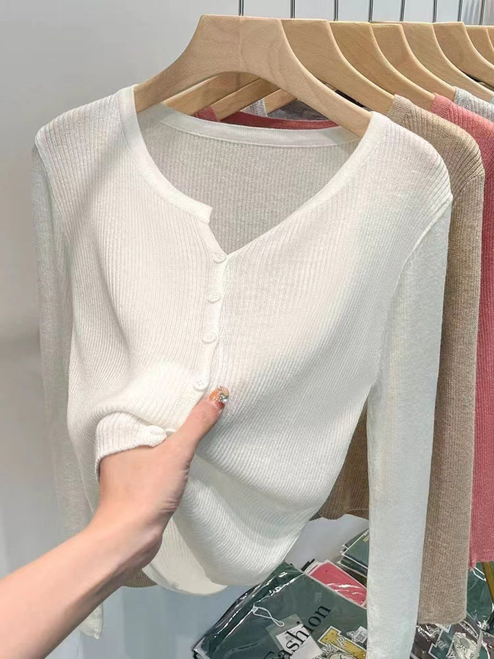 Fitted knit jacket for women with a stylish button closure and a fine ribbed structure Lune London