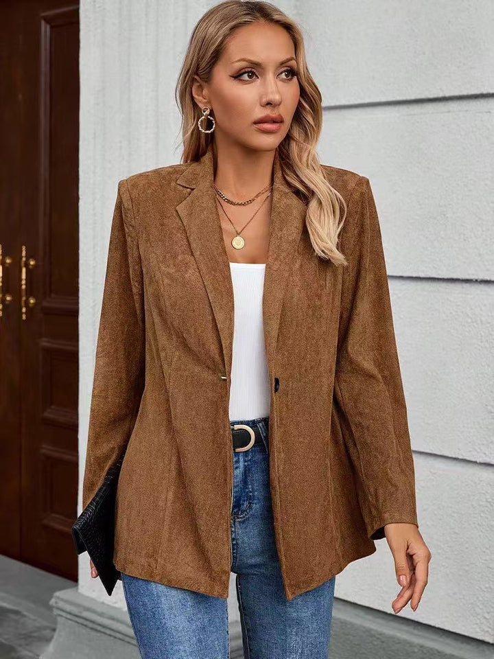 Blazer élégant pour femmes en tissu doux et velouté avec une surface texturée Chic & Stil