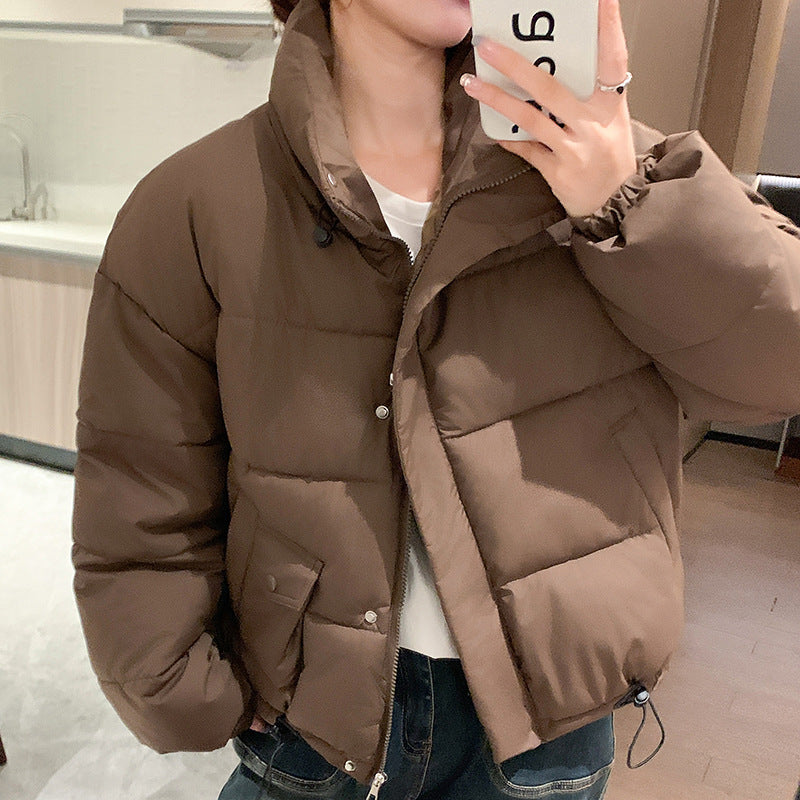 Trendy short women's jacket with insulating filling and practical pockets