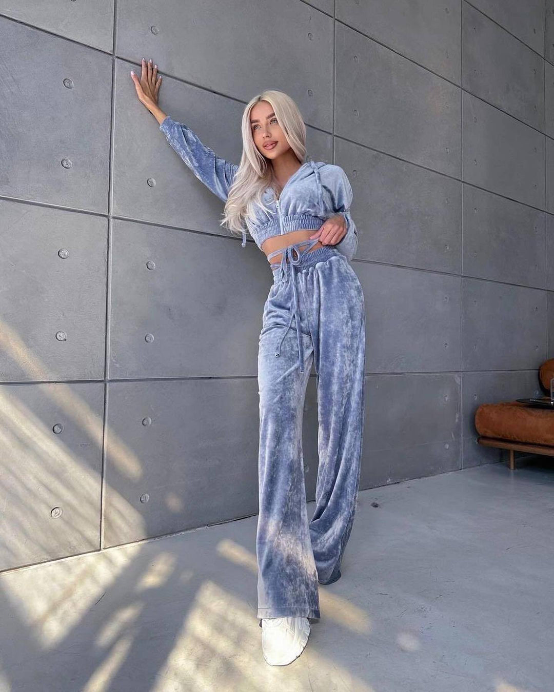 Sporty velvet loungewear set for women with cropped top and wide legs Lune London