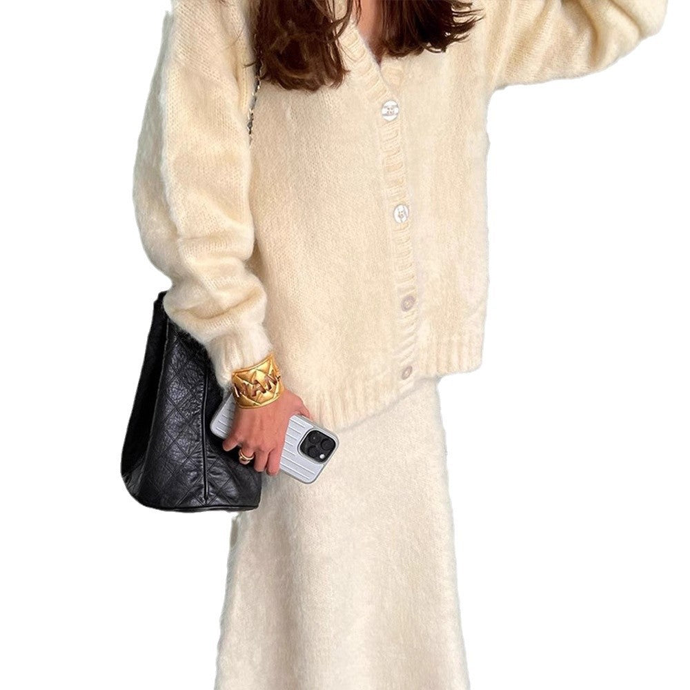 Cardigan for ladies in soft knit with V-neck and button details Lune London