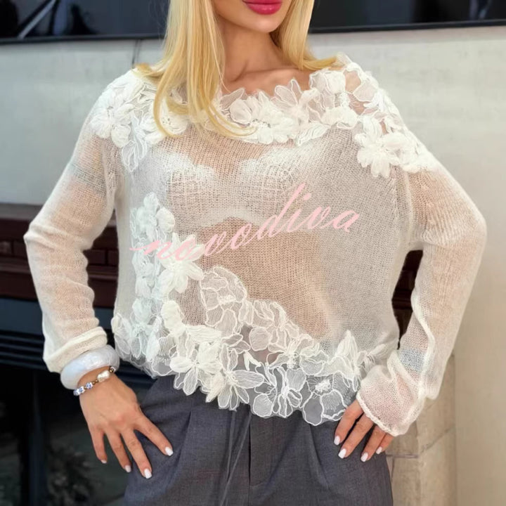 Pull en tricot pour femmes avec des accents floraux en dentelle et un design transparent Chic & Stil
