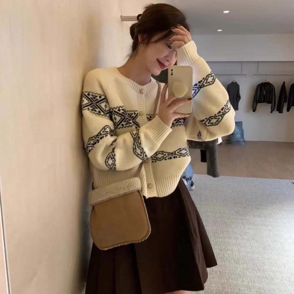 Short knit jacket for women with embellished buttons Lune London