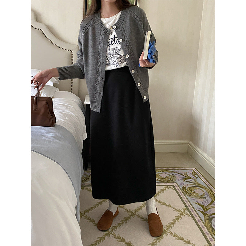 Women's knitted pullover with cable pattern Chic & Stil