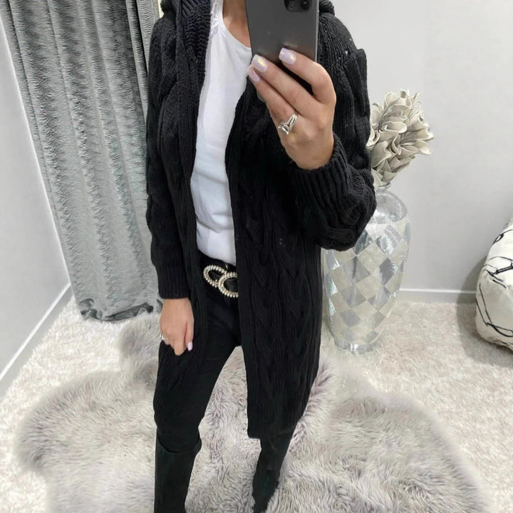 Cardigan en tricot épais pour femmes avec un design de câble nostalgique et des poches pratiques Chic & Stil