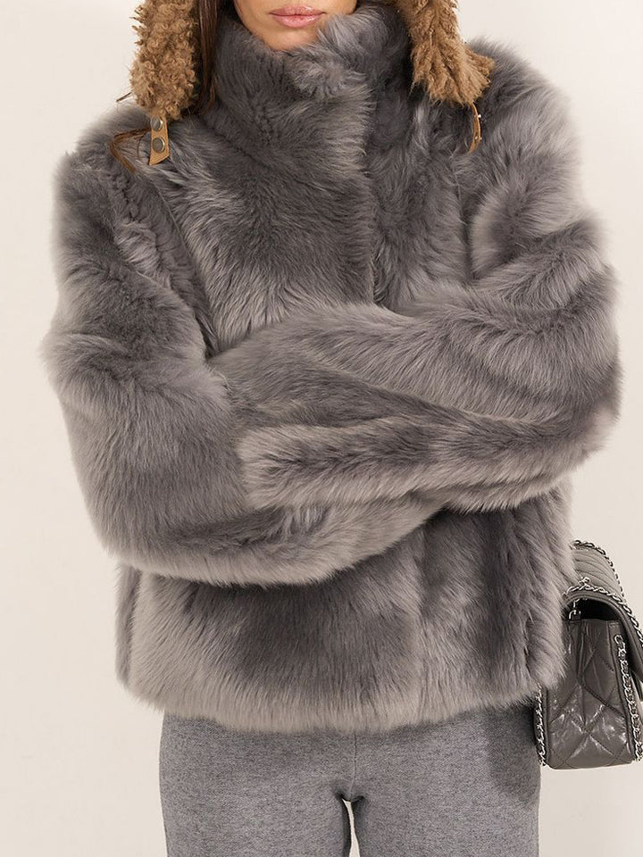 Modern oversized women's fur jacket with comfortable collar Lune London