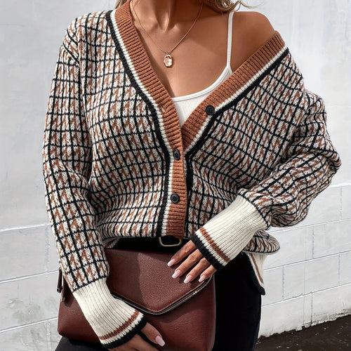 Fashionable ladies cardigan with V-neck and structured knit pattern Lune London