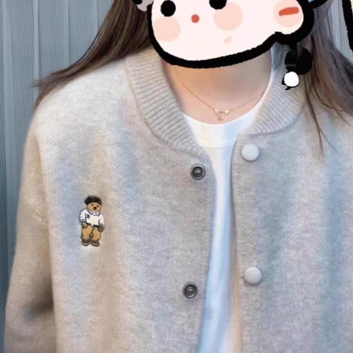 Cardigan confortable pour femmes avec fermeture à boutons et broderie d'ours Chic & Stil