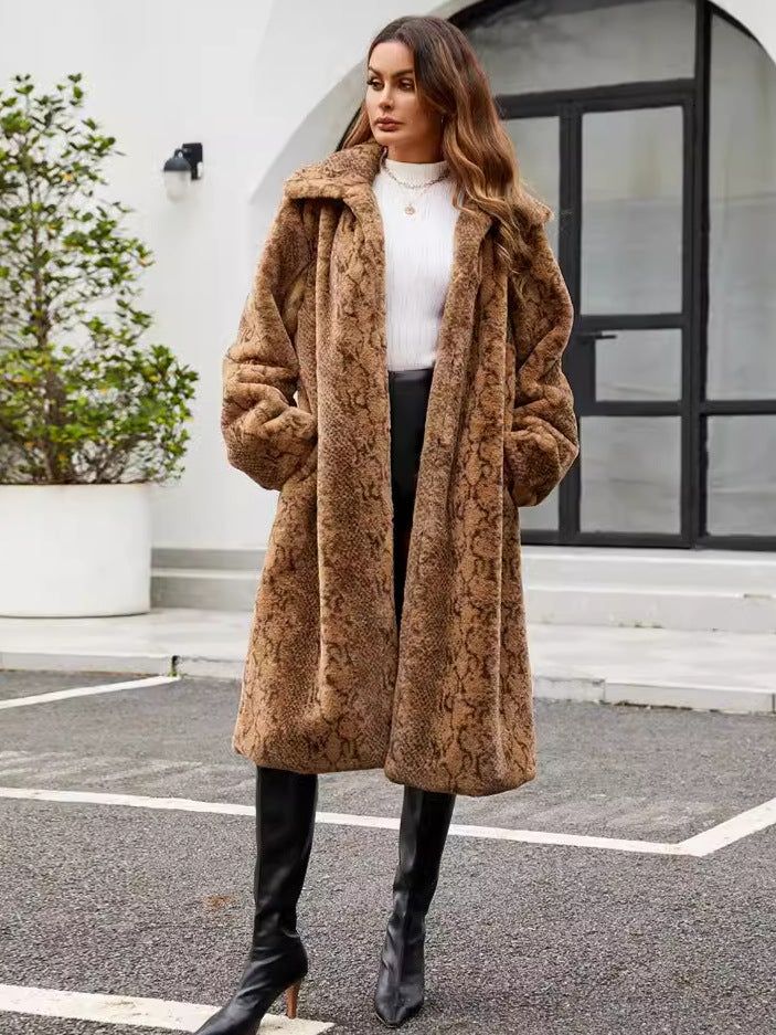 Ladies elegant and stylish faux fur coat Lune London