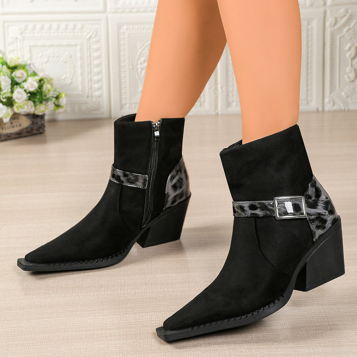 Lune London Elegant ankle boots for ladies with a modern design and stylish metallic accents