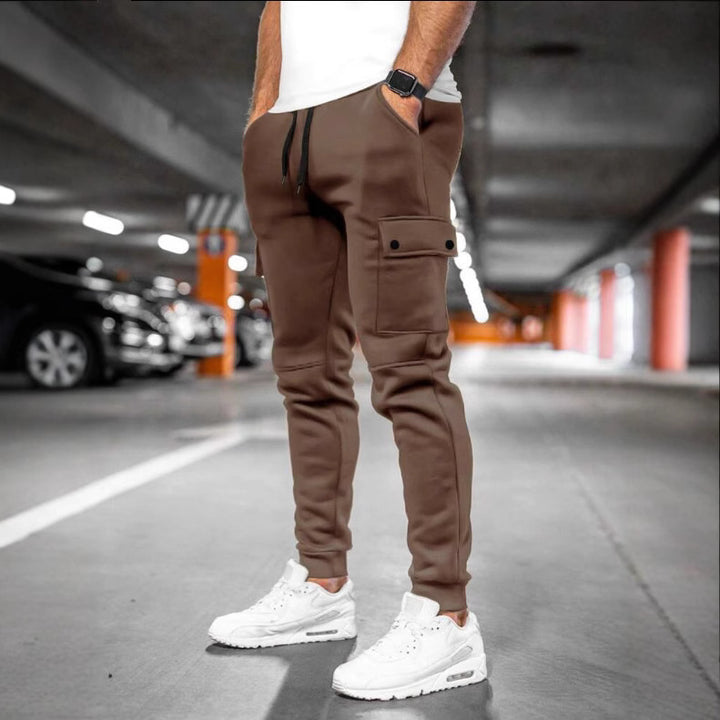 Cargo sweatpants for men with versatile pockets and modern cut Lune London