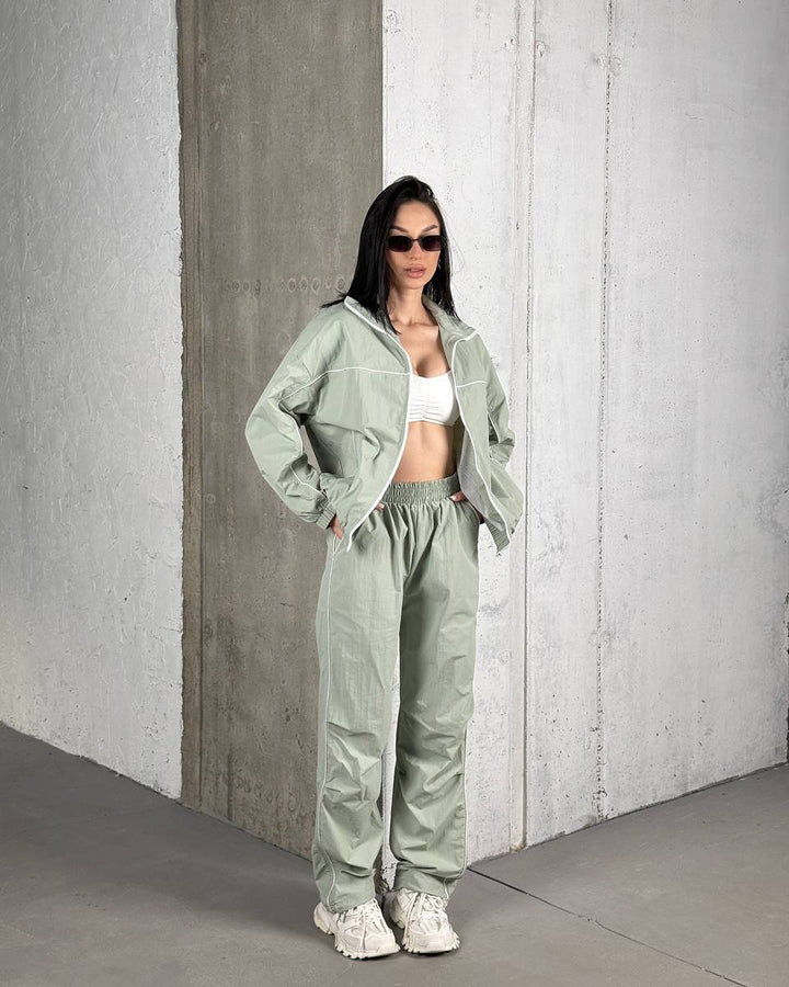 Sports leisure set for women with breathable fabrics and elastic waistband Lune London