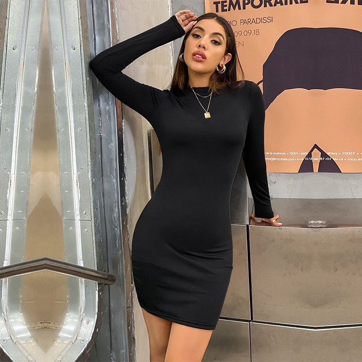 Robe mini près du corps pour femmes avec col haut et manches longues Chic & Stil