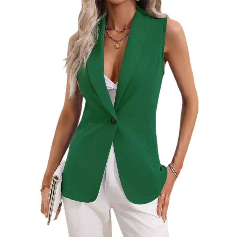 Sleeveless jacket for women with an elegant cut and a fitted silhouette Lune London