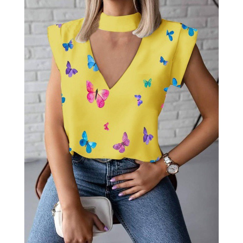 Top féminin avec décolleté en V profond et choker à la mode Chic & Stil