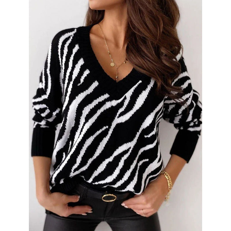 Pull pour femmes en tricot avec décolleté en V profond et motif zèbre Chic & Stil