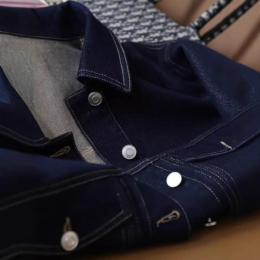 Veste en denim élégante pour femmes avec poches décoratives et fermeture à boutons continue Chic & Stil