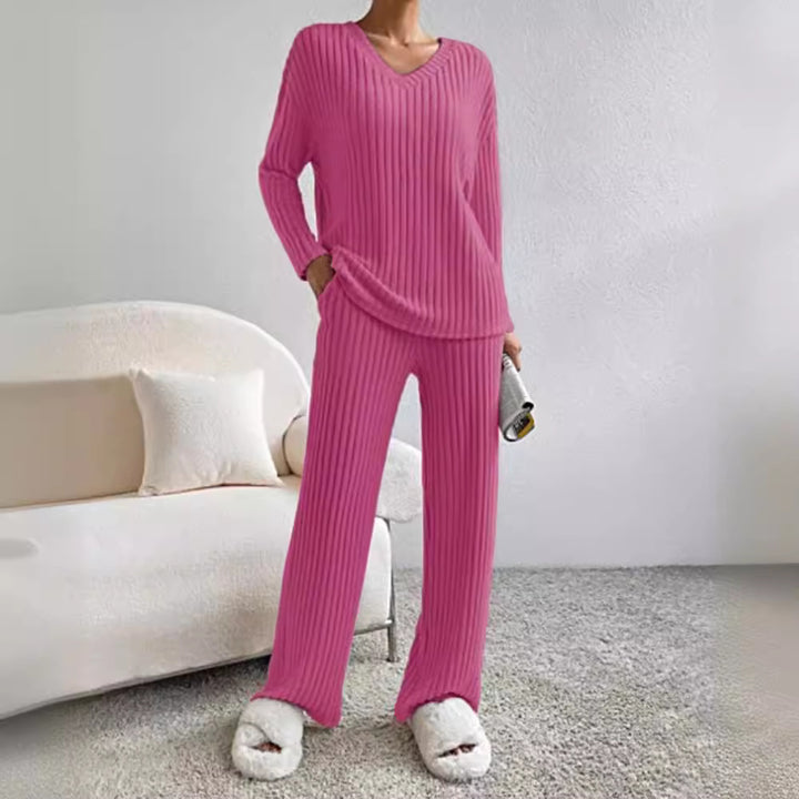 Casual sweat suit for women with V-neck and loose fit Lune London