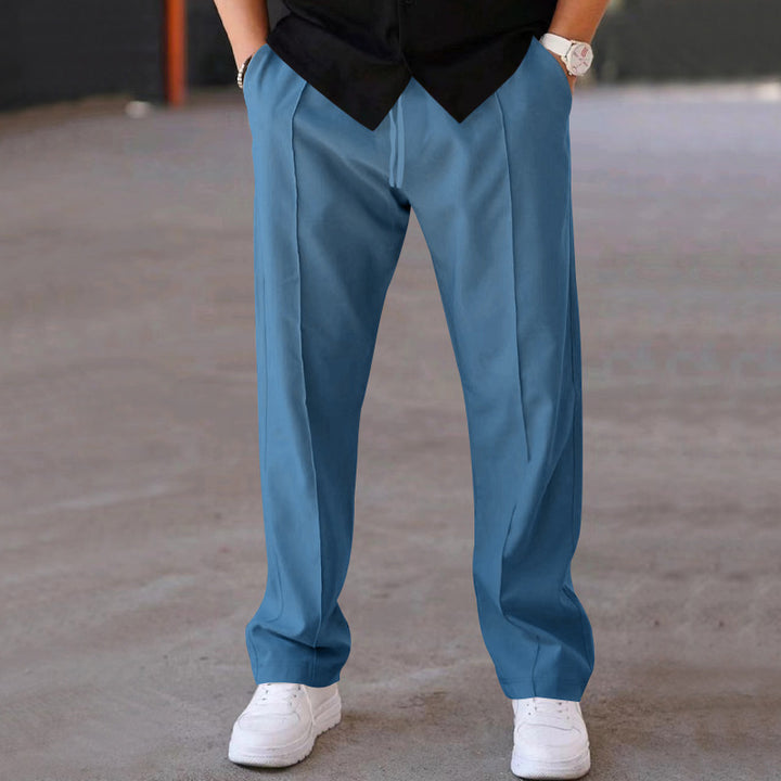 Elegant casual trousers for men with a straight cut and classic pleats Lune London